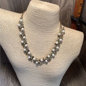 Gold tone necklace with pearls and diamonds